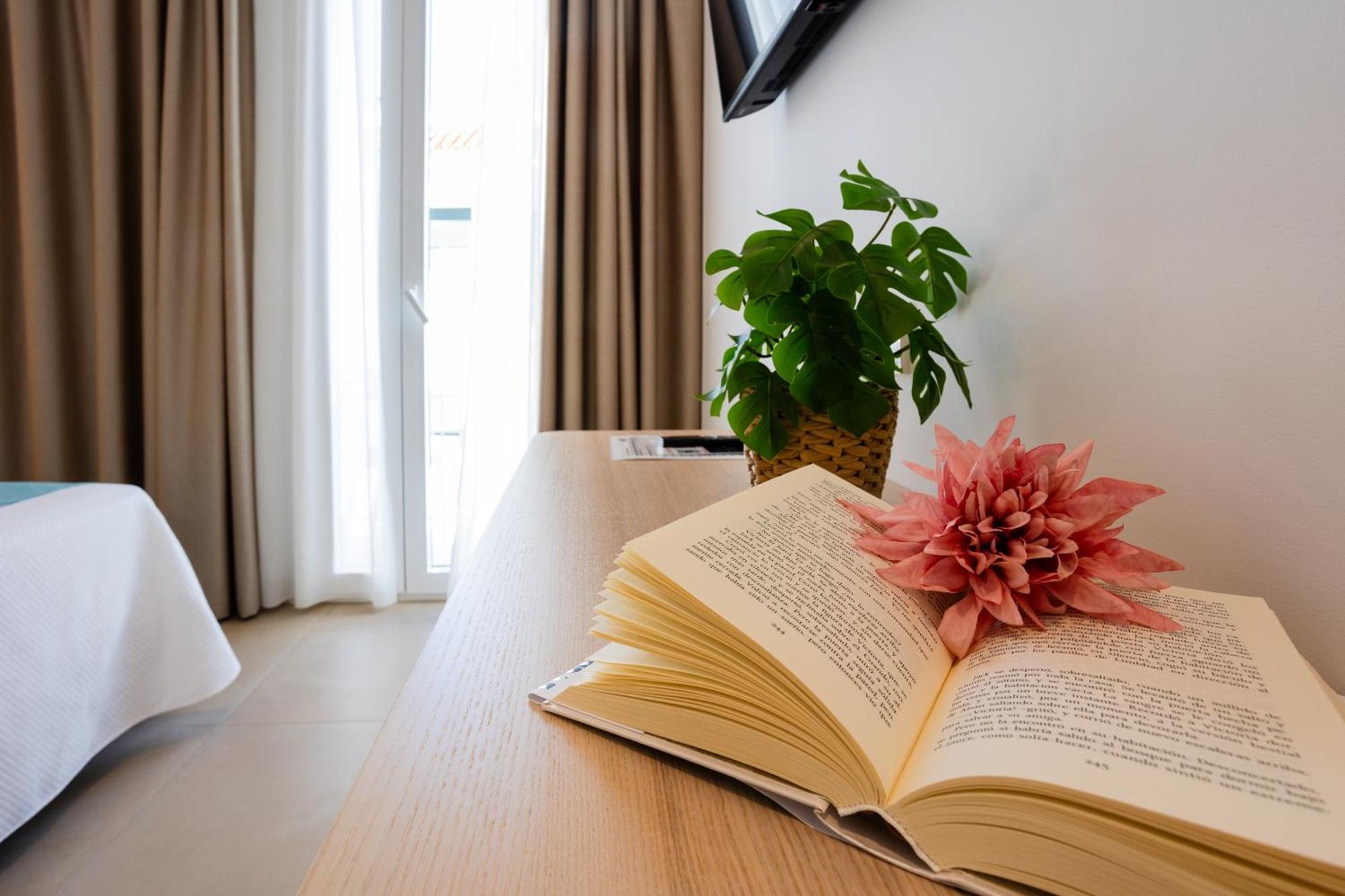 Hotel Oasis Centro Коніль-де-ла-Фронтера Екстер'єр фото